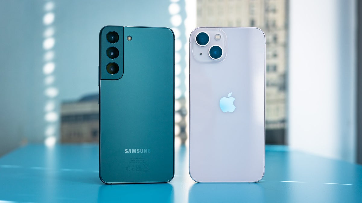Samsung Galaxy S24 Compare iPhone 15 : Which base model is best?
